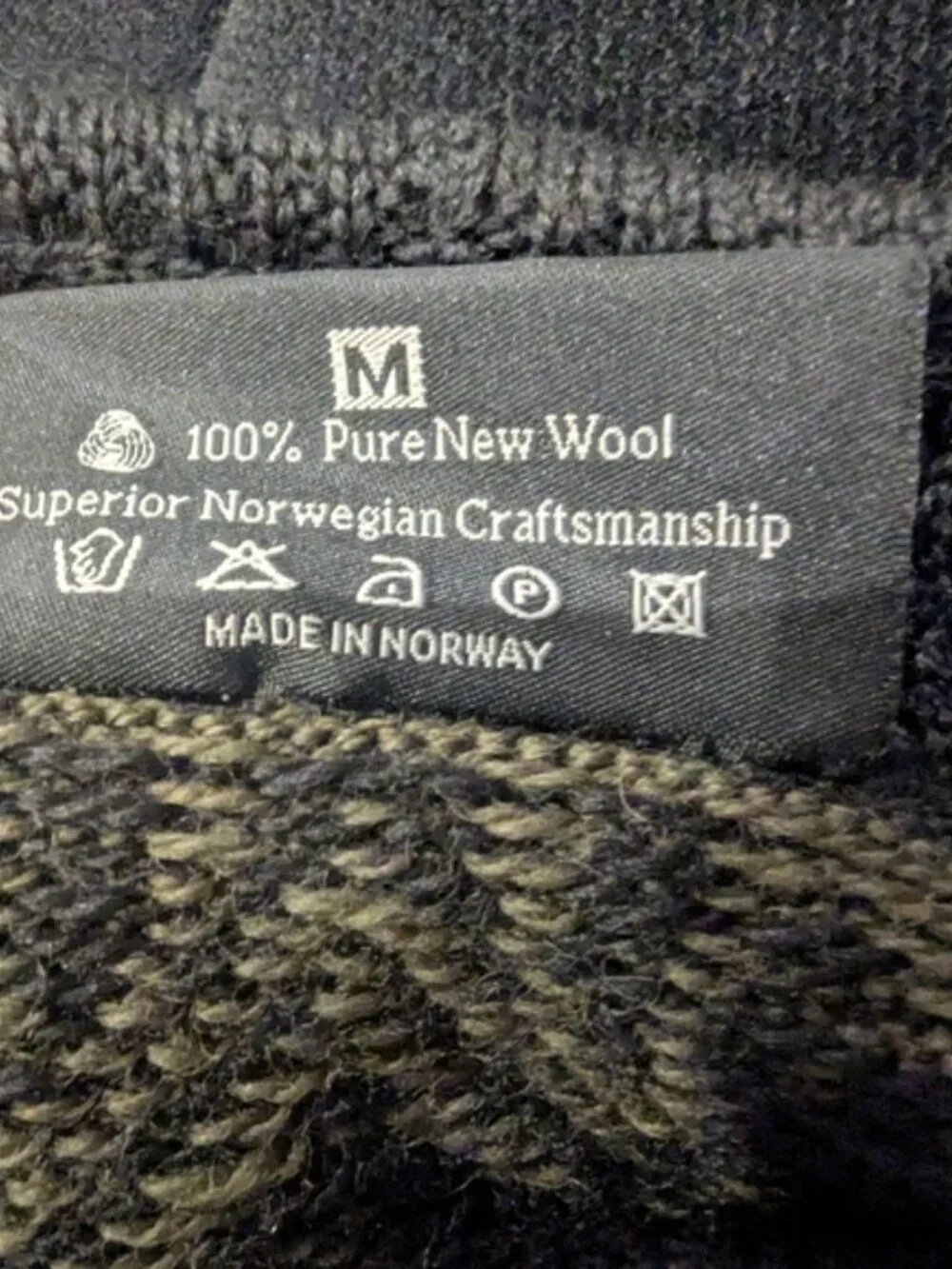 Vintage Dale of Norway black & green Wool cardigan sweater Women's Size Med